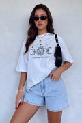 Kadın Beyaz Oversize Celestial Sun Moon Baskılı T-Shirt - K2113