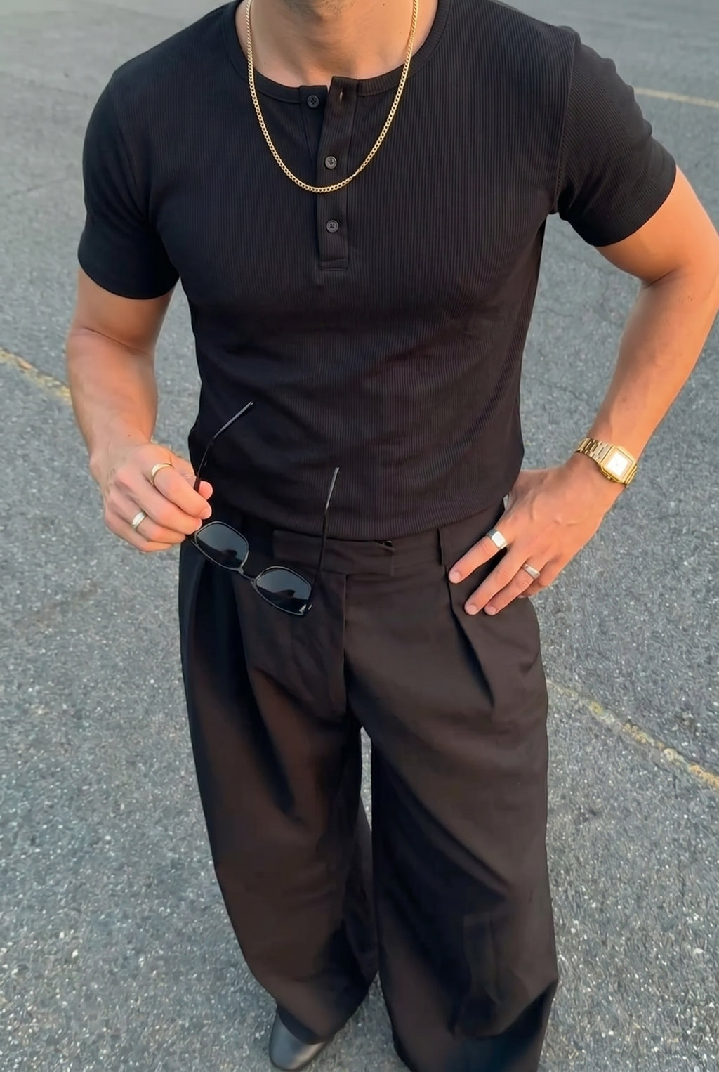 Erkek Siyah Henley Yaka Tişört Üç Düğmeli Patlı Fitilli Regular T-shirt