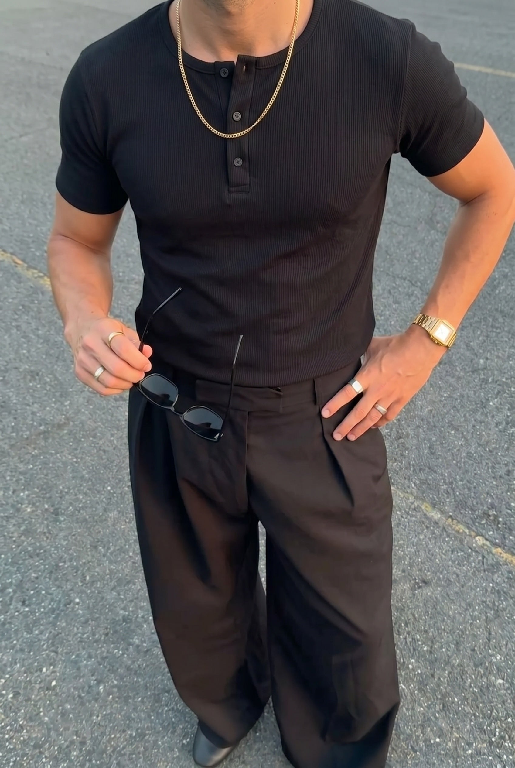 Erkek Siyah Henley Yaka Tişört Üç Düğmeli Patlı Fitilli Regular T-shirt