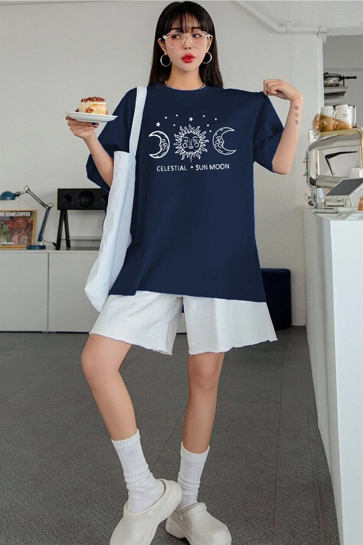 Kadın Lacivert Oversize Celestial Sun Moon Baskılı T-Shirt - K2113