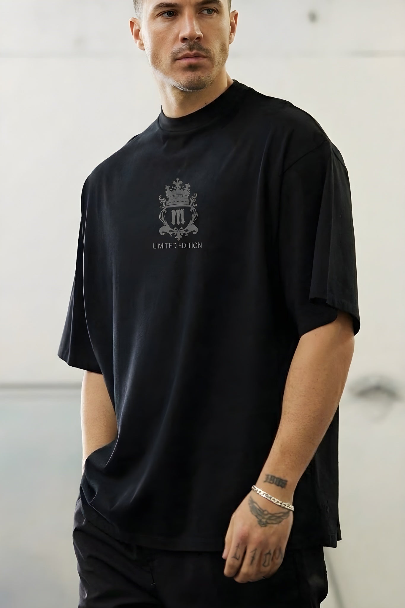 Erkek Siyah Royal Essence Oversize Fit Bol Geniş Kalıp Salaş Kesim T-shirt