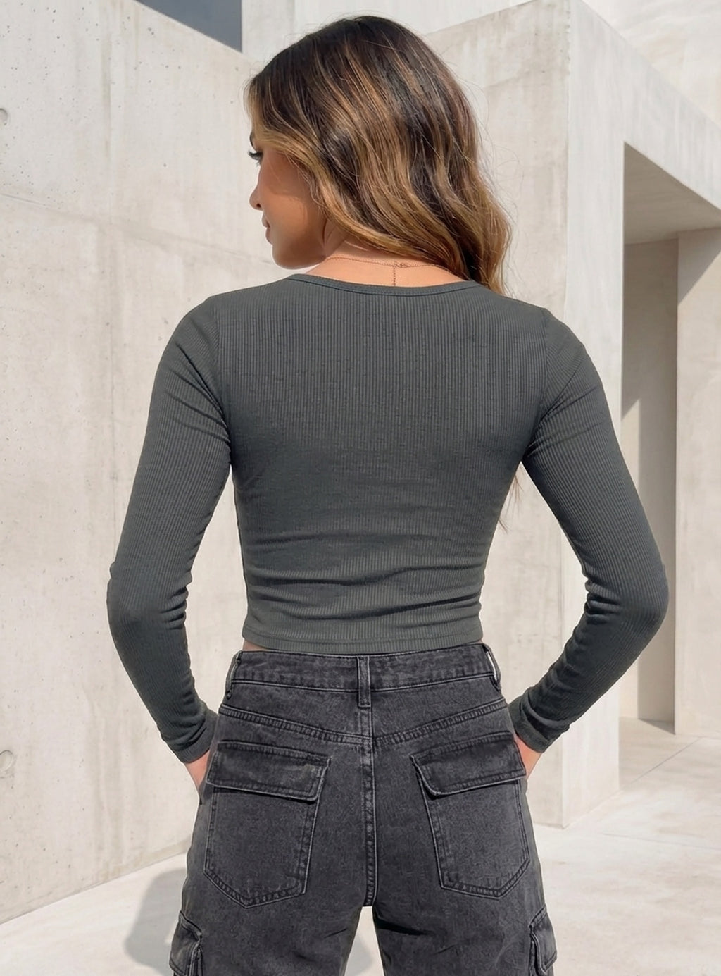 Kadın Koyu Gri Düğme Detaylı Patlı Düğmeli Bisiklet Yaka Uzun Kollu Fitilli Kaşkorse Bluz Body
