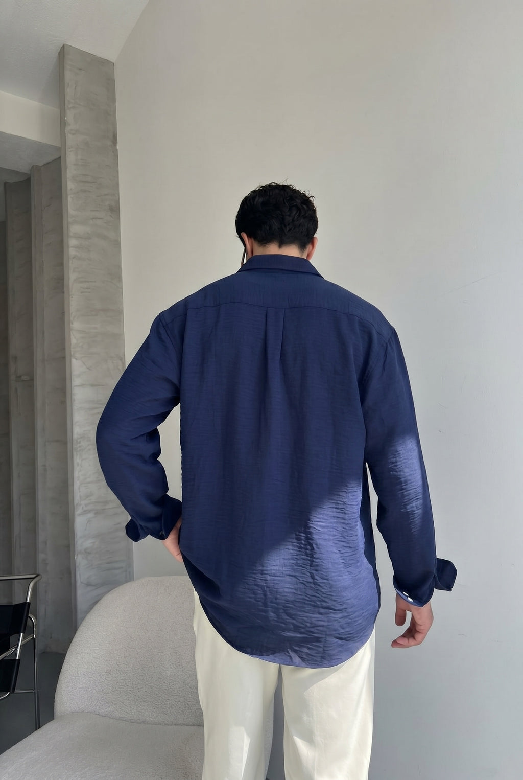 Nairobi Lacivert Renkli Soft Keten Görünümlü Yarım Oversize Rahat Kalıp Gömlek