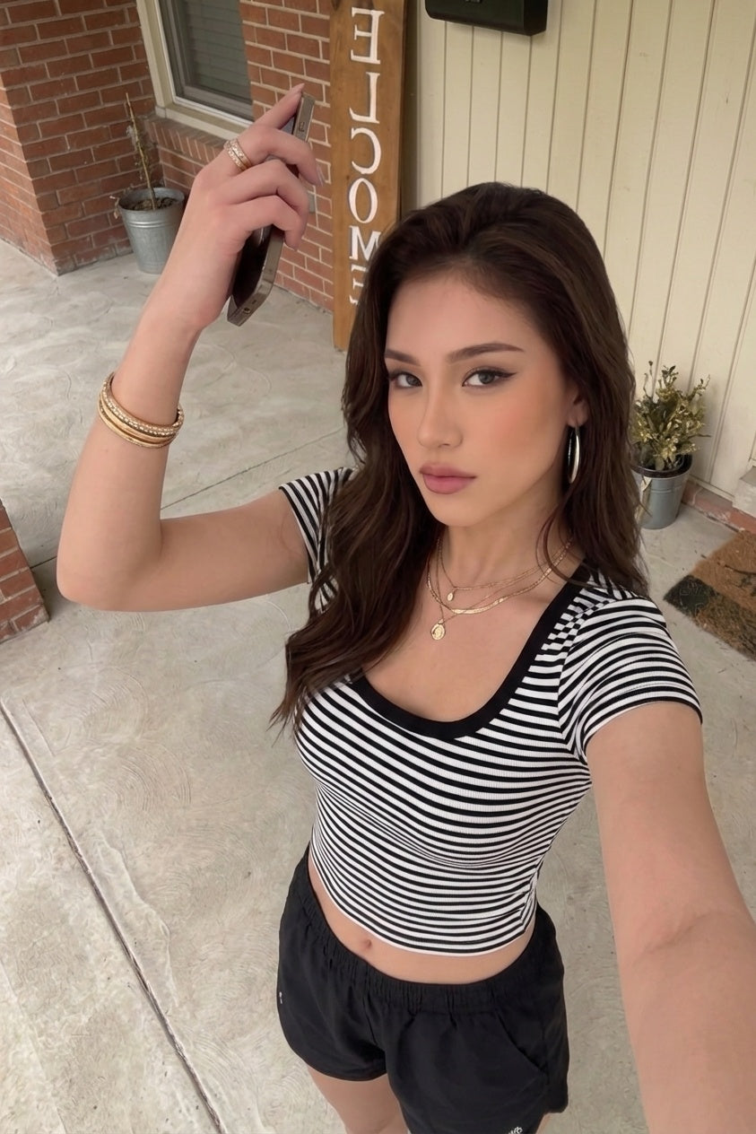 Kadın İnce Çizgili Siyah-Beyaz U Yaka Kısa Kollu Fitilli Kaşkorse Body T-Shirt