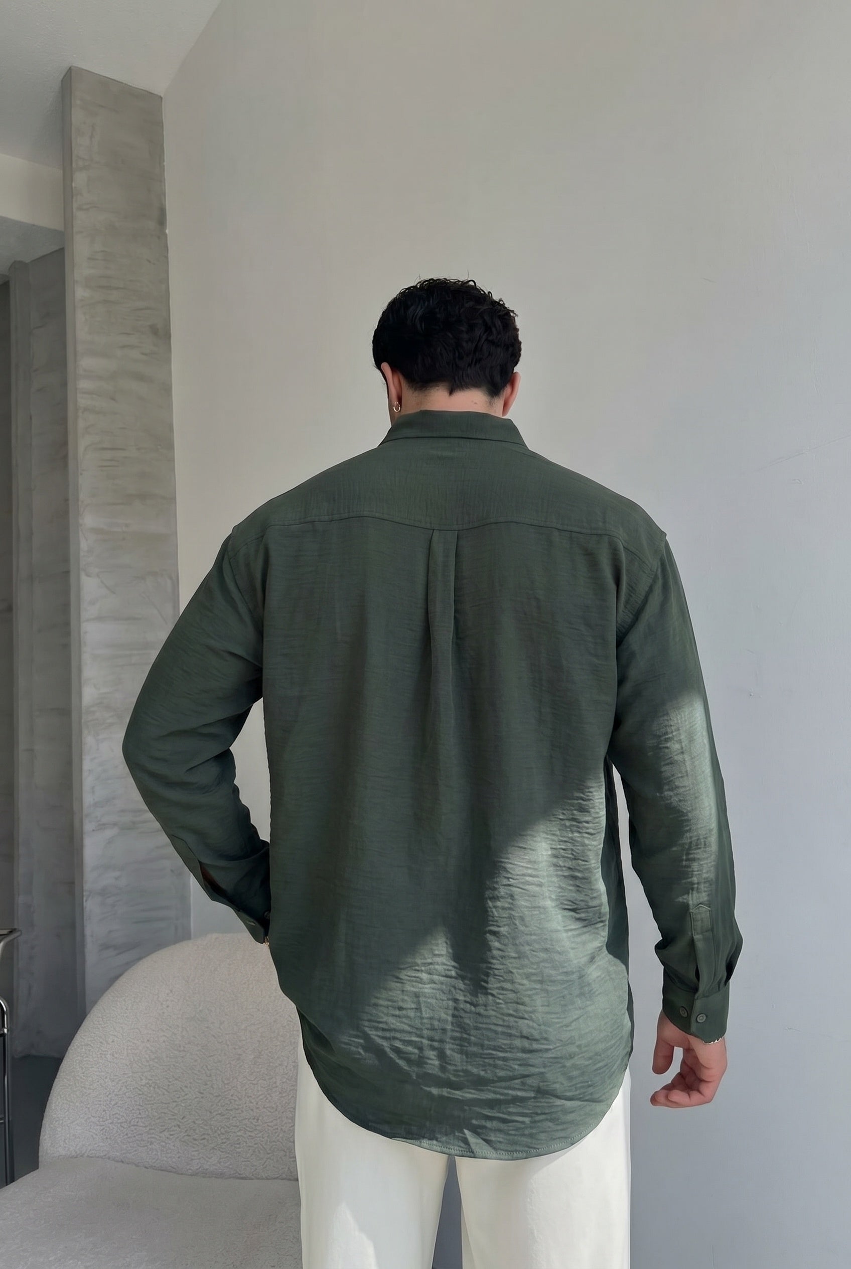 Nairobi Haki Renkli Soft Keten Görünümlü Yarım Oversize Rahat Kalıp Gömlek