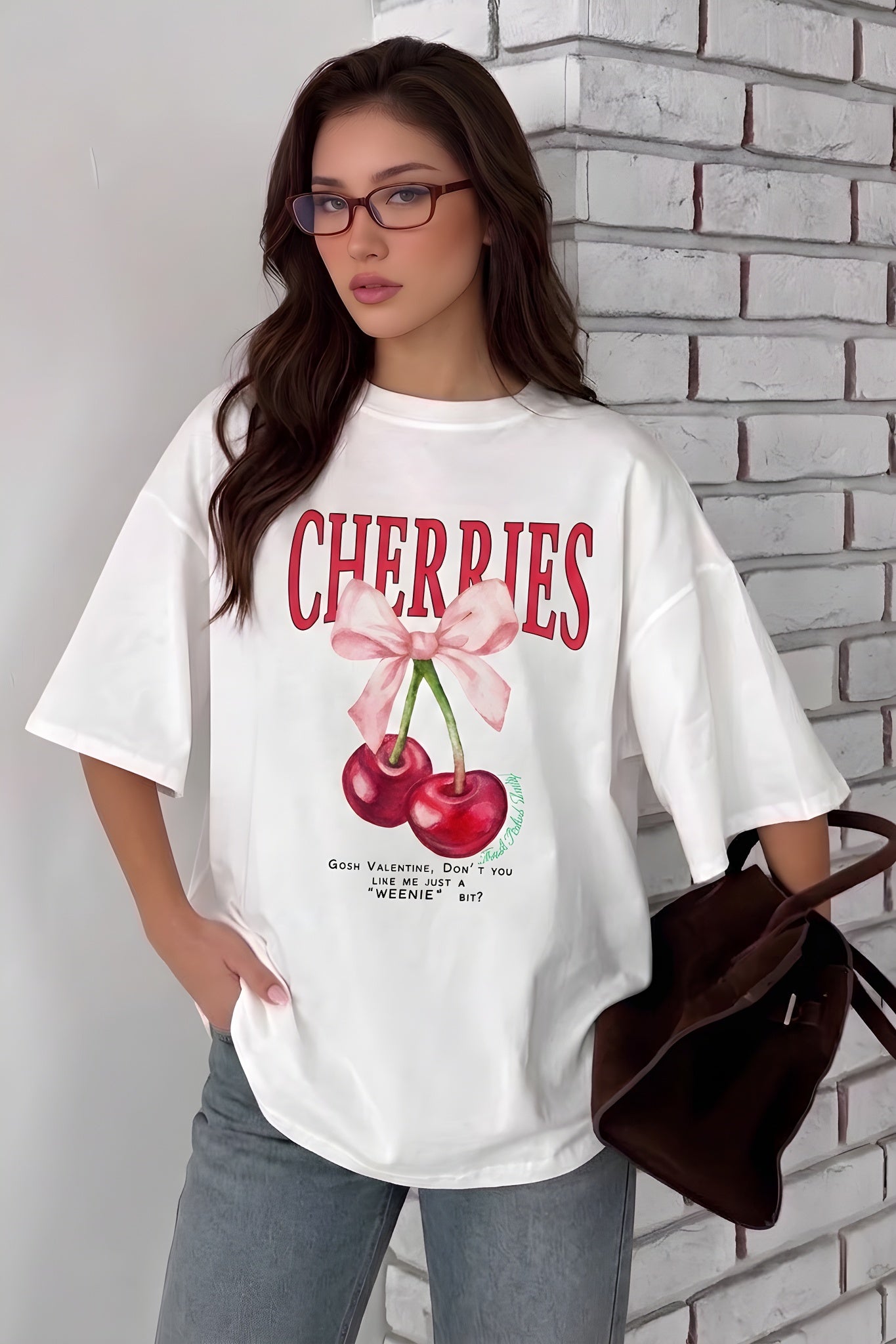 Kadın Cherries Ekru Beyaz Oversize Fit Bol Geniş Kalıp Salaş Kesim T-shirt