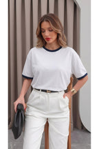 Kadın Beyaz Lacivert Biye Garnili Orta Kalın Kumaş Bisiklet Yaka Yarım Oversize Salaş T-shirt