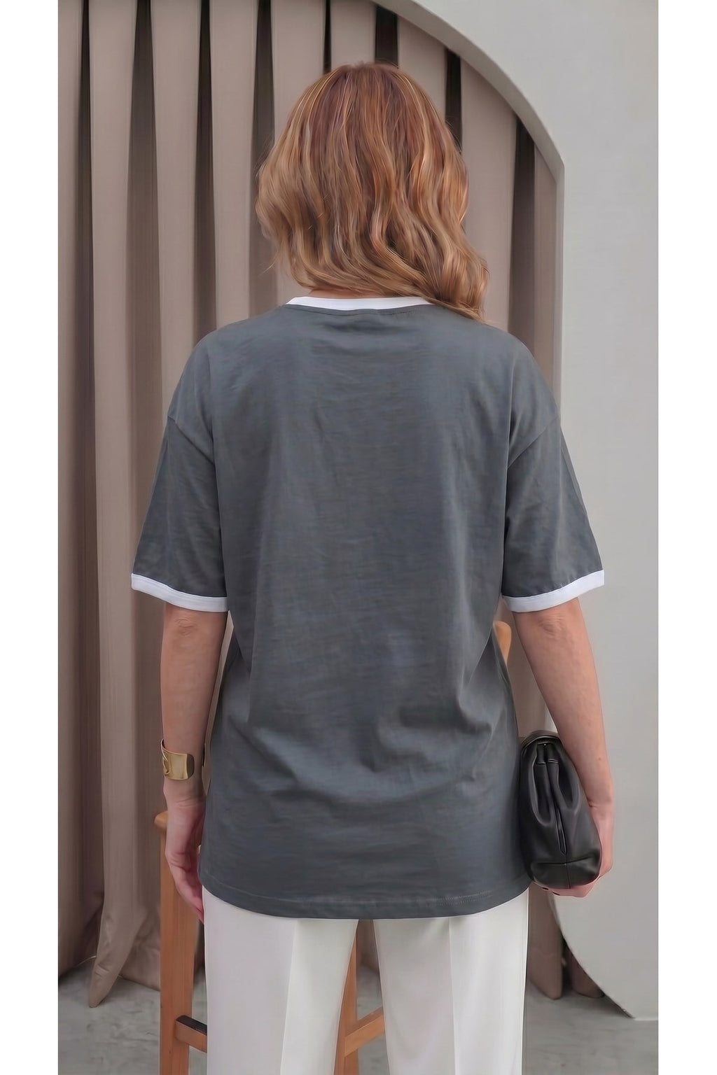 Kadın Gri Beyaz Biye Garnili Orta Kalın Kumaş Bisiklet Yaka Yarım Oversize Salaş T-shirt