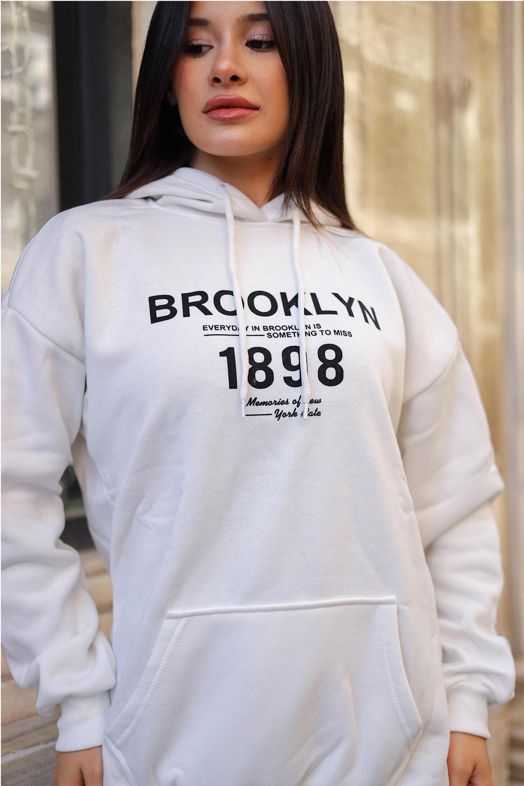 Kadın Kırık Beyaz Krem Ekru 1898 Baskılı 3 iplik Şardonlu Kapüşonlu Oversize Salaş Bol Kesim Hoodie Sweatshirt