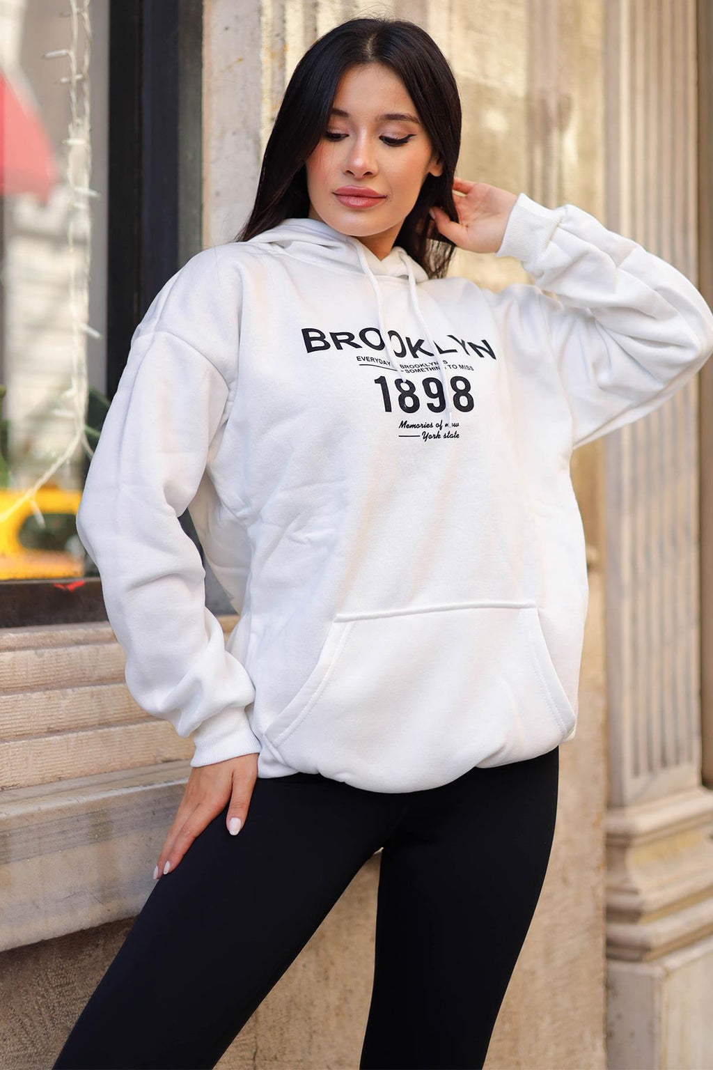 Kadın Kırık Beyaz Krem Ekru 1898 Baskılı 3 iplik Şardonlu Kapüşonlu Oversize Salaş Bol Kesim Hoodie Sweatshirt