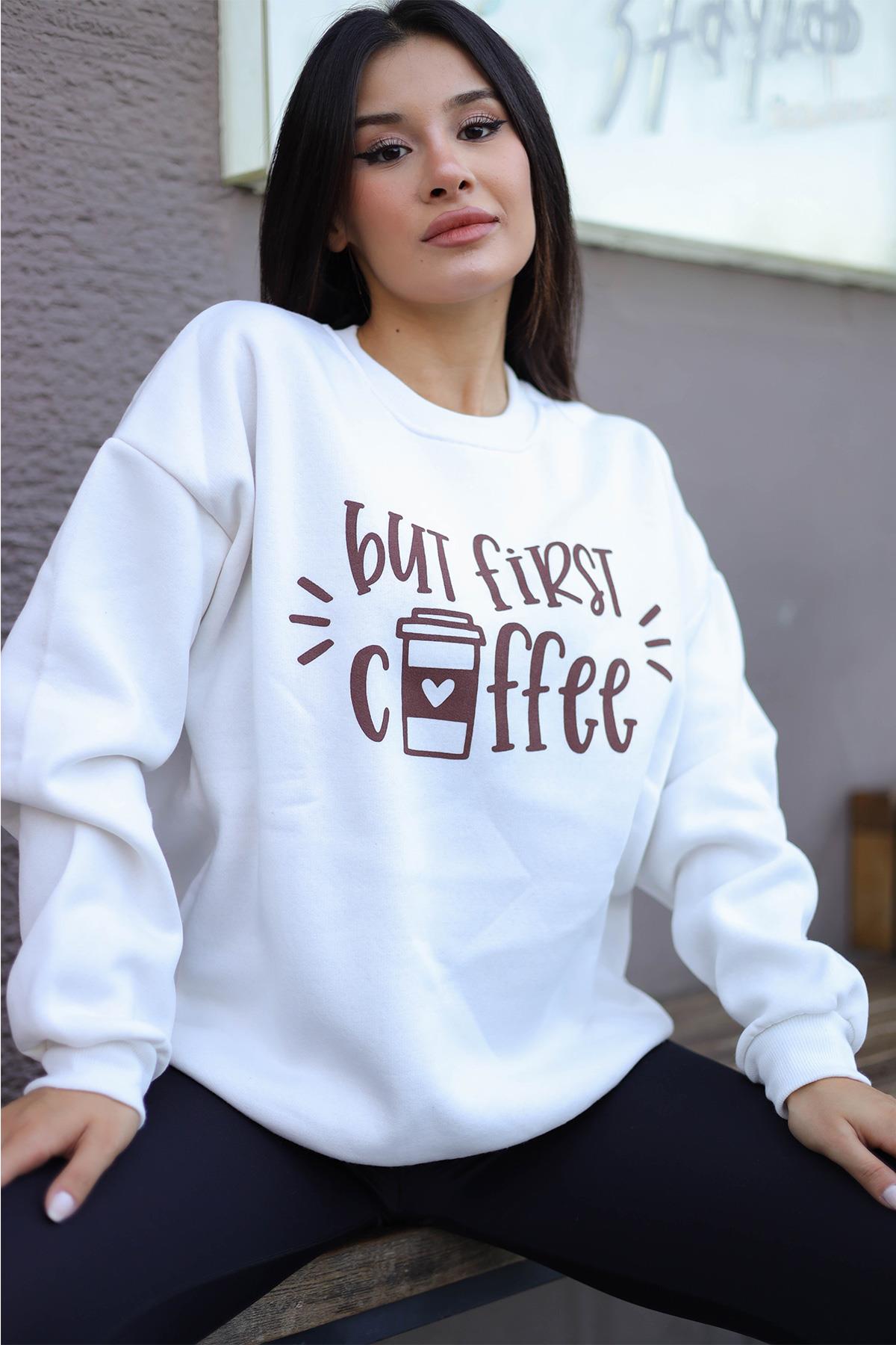 Kadın Kırık Beyaz Krem Ekru But First Coffee Baskılı 0 Sıfır Yaka Oversize Salaş Bol Kesim Polar Sweatshirt