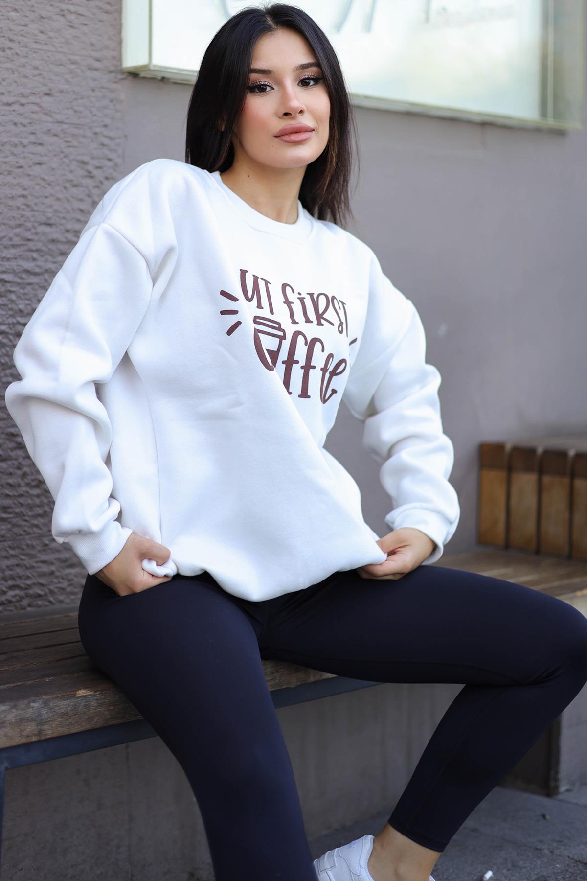 Kadın Kırık Beyaz Krem Ekru But First Coffee Baskılı 0 Sıfır Yaka Oversize Salaş Bol Kesim Polar Sweatshirt