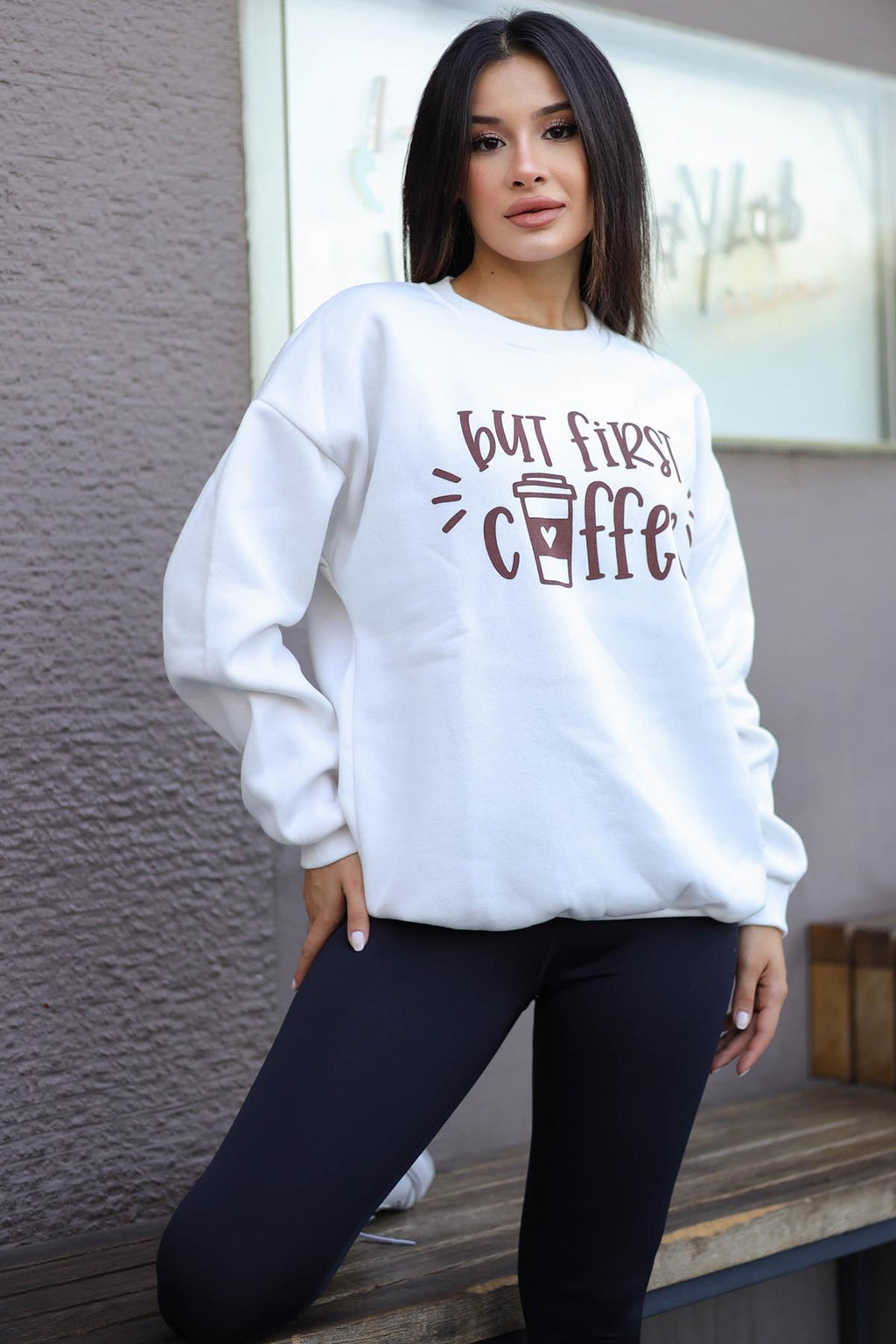 Kadın Kırık Beyaz Krem Ekru But First Coffee Baskılı 0 Sıfır Yaka Oversize Salaş Bol Kesim Polar Sweatshirt