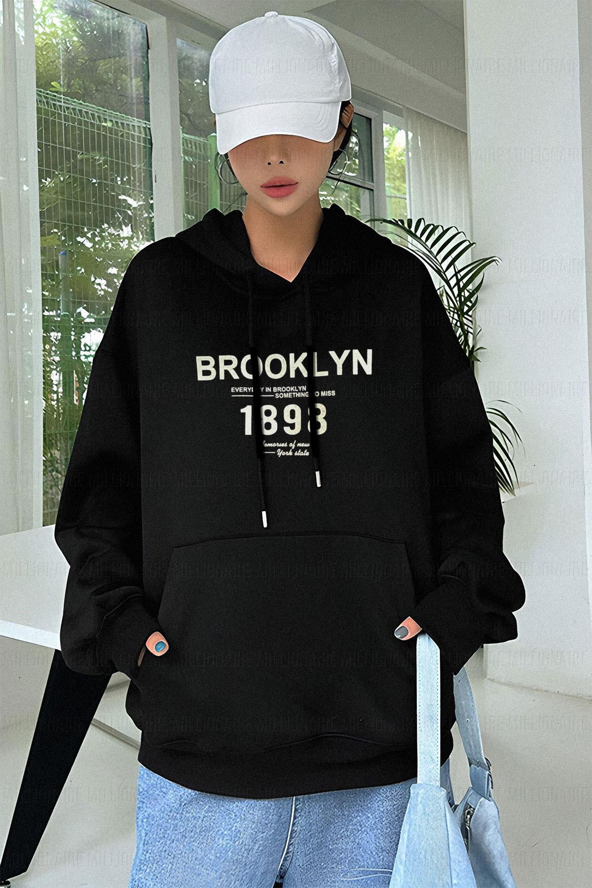 Kadın Siyah 1898 Baskılı Baskılı 3 iplik Şardonlu Kapüşonlu Oversize Salaş Bol Kesim Hoodie Sweatshirt