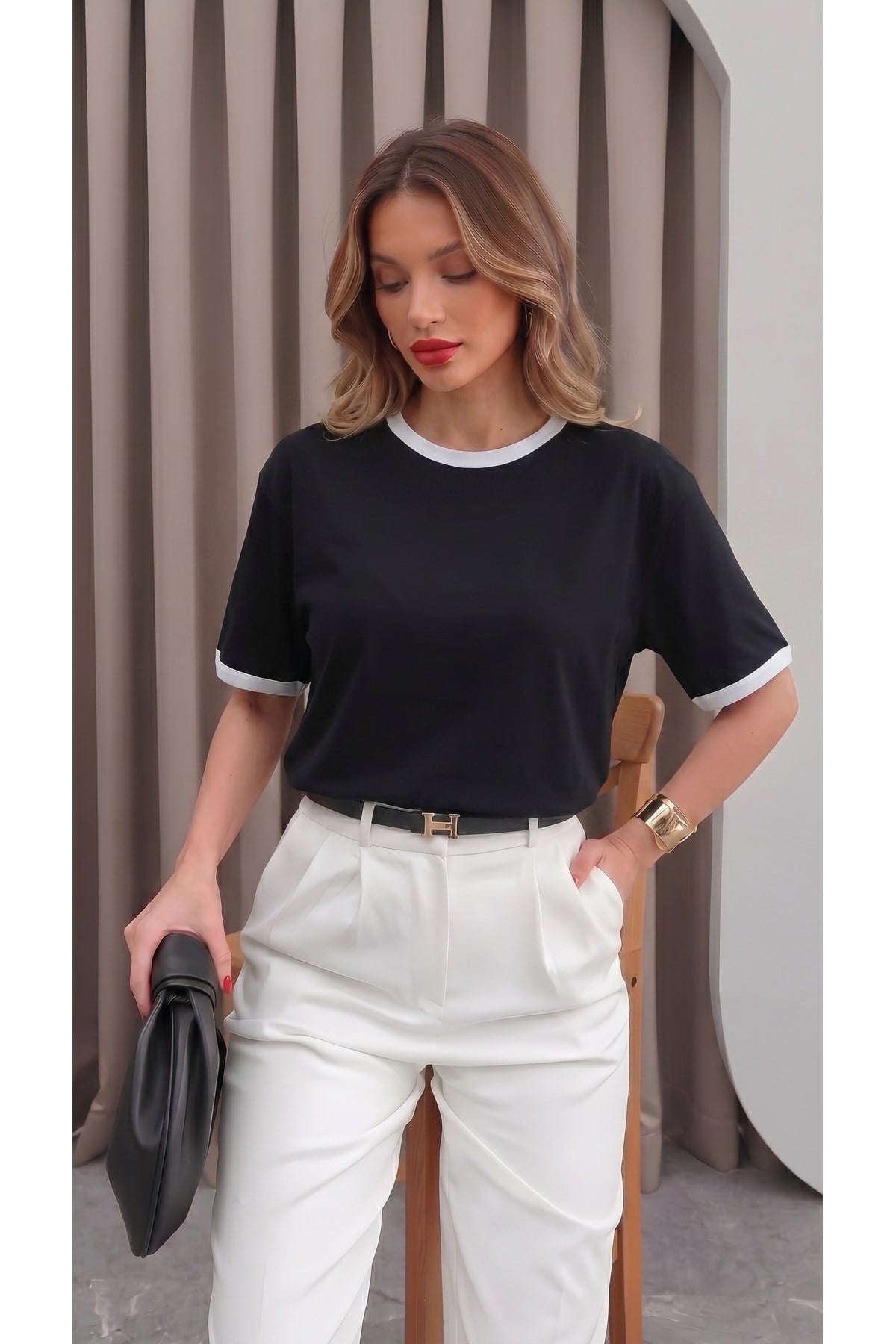 Kadın Siyah Beyaz Biye Garnili Orta Kalın Kumaş Bisiklet Yaka Yarım Oversize Salaş T-shirt