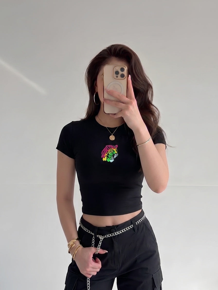 Kaplan Nakışlı Kısa Kol Kadın Siyah Bisiklet Yaka Likralı Body Crop Bluz