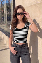 Kadın Kalın Çizgili Siyah-Beyaz U Yaka Kısa Kollu Fitilli Kaşkorse Body T-Shirt