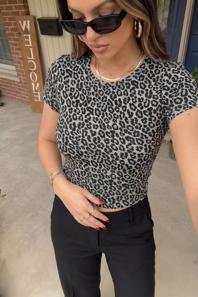 Kadın Leopar Baskılı Pamuklu Likralı Bisiklet Yaka Basic Kısa Kollu Esnek Body Crop T-Shirt